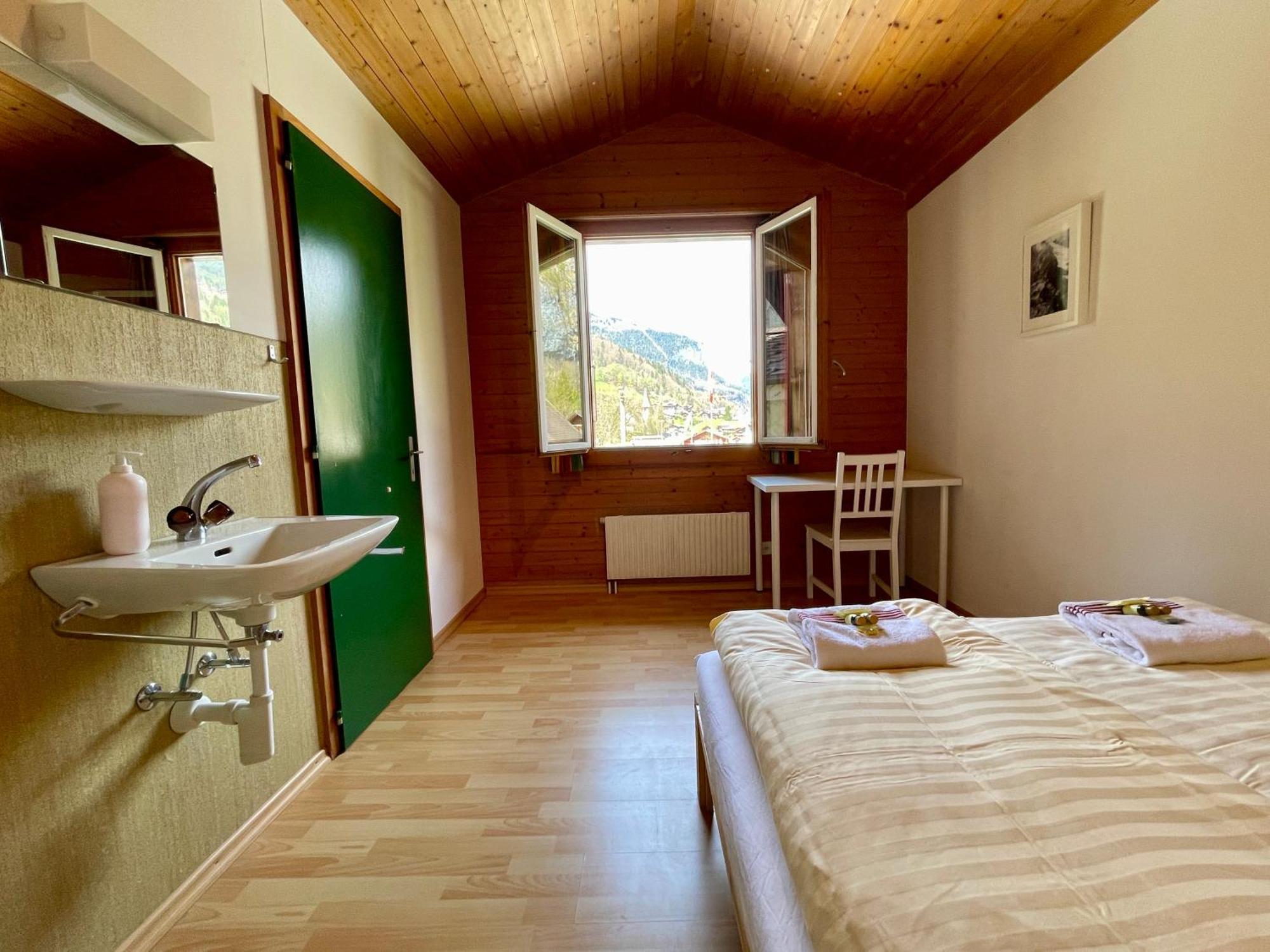 Alpine Base Hostel - Adults Only Lauterbrunnen Exterior foto