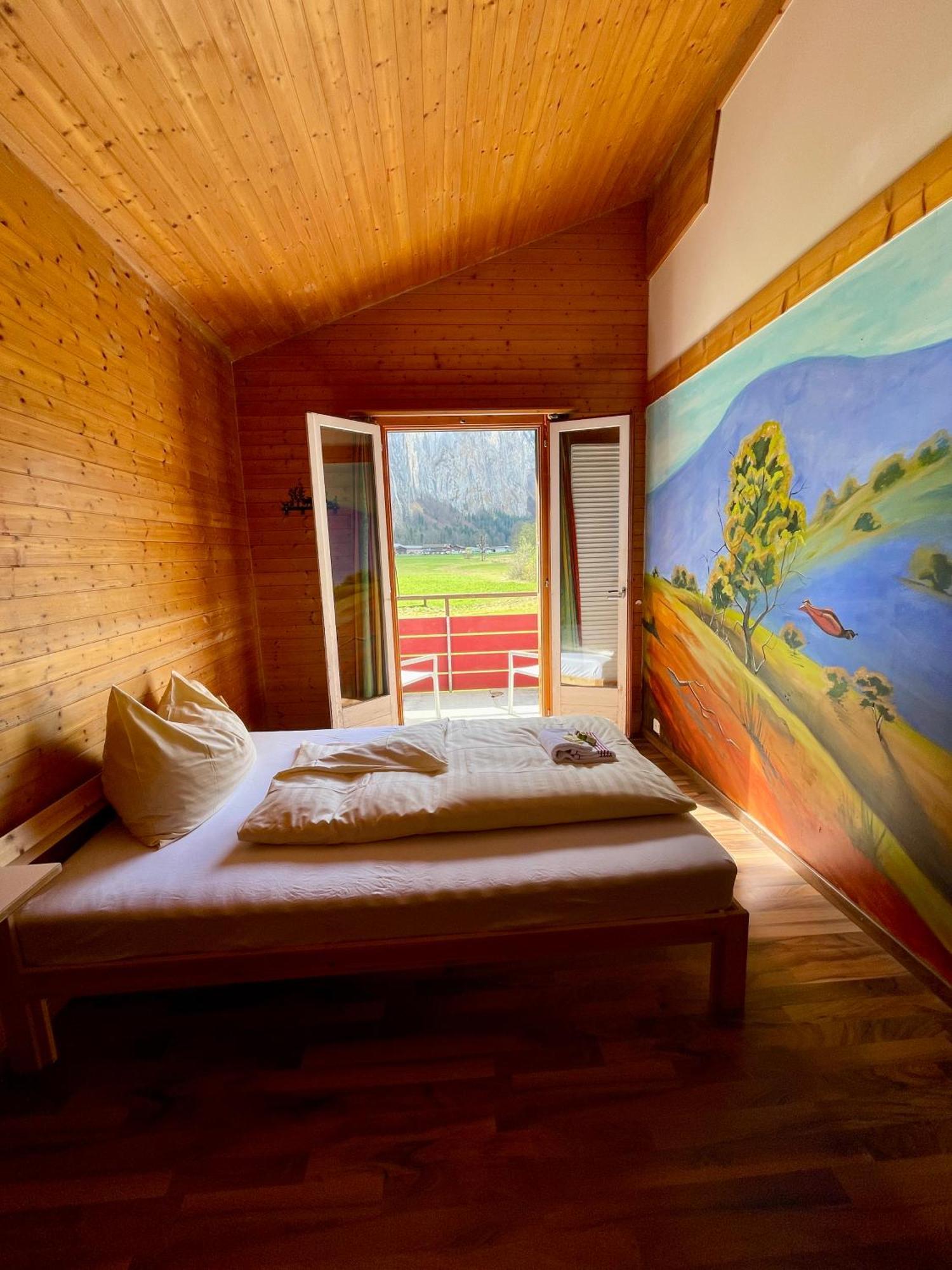 Alpine Base Hostel - Adults Only Lauterbrunnen Exterior foto